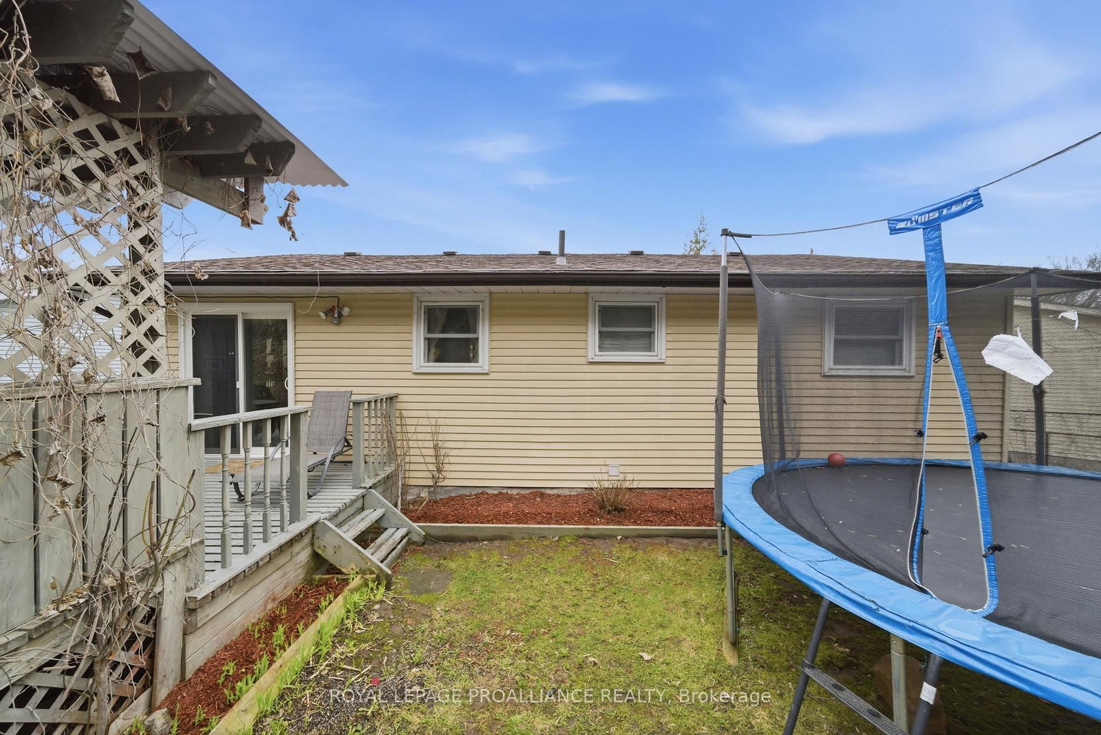 Detached House for sale at 19 Allore Avenue, Quinte West, Ontario, K8V 6K2 - Trenton Ward - MLS: X13005270