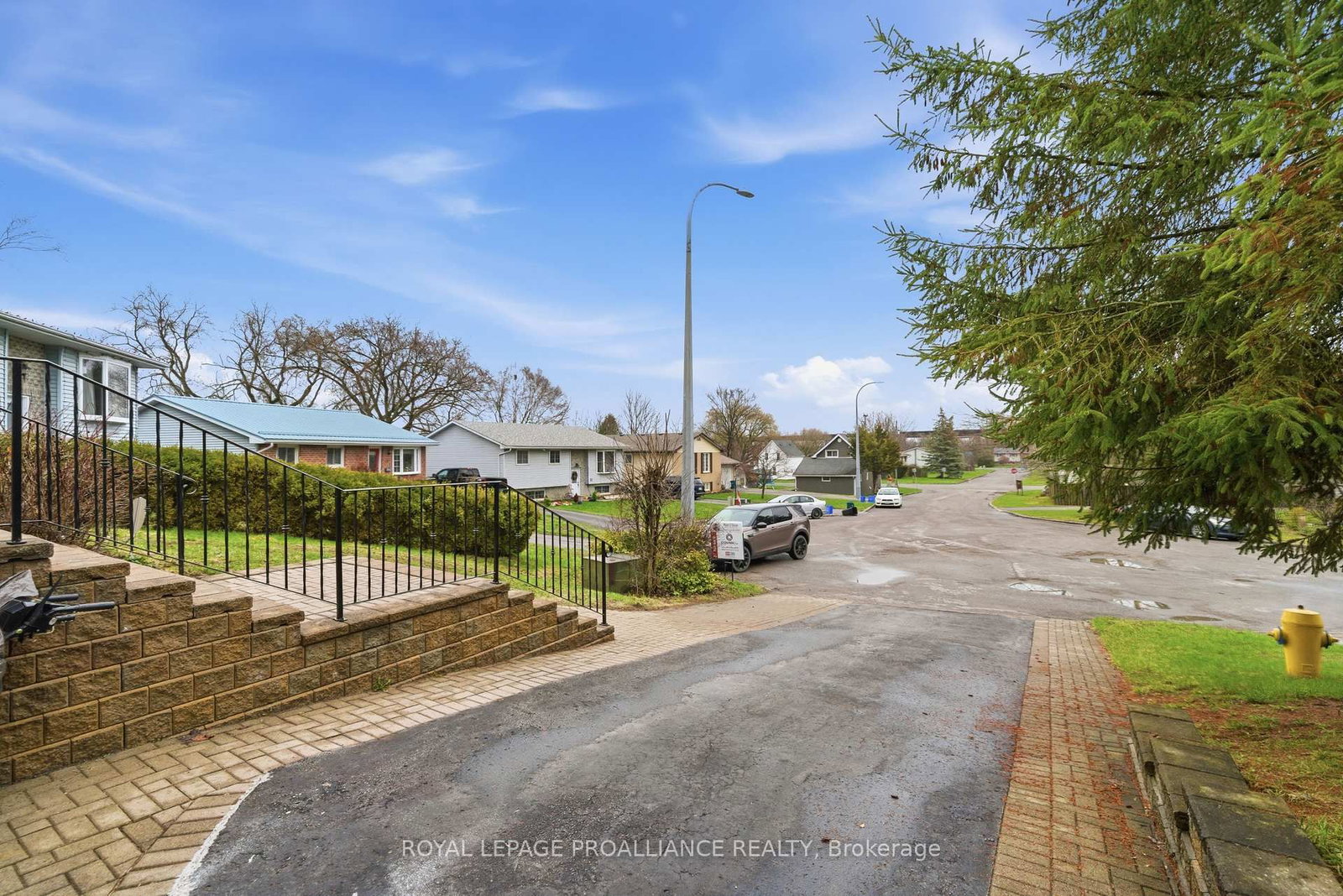 Detached House for sale at 19 Allore Avenue, Quinte West, Ontario, K8V 6K2 - Trenton Ward - MLS: X13005270