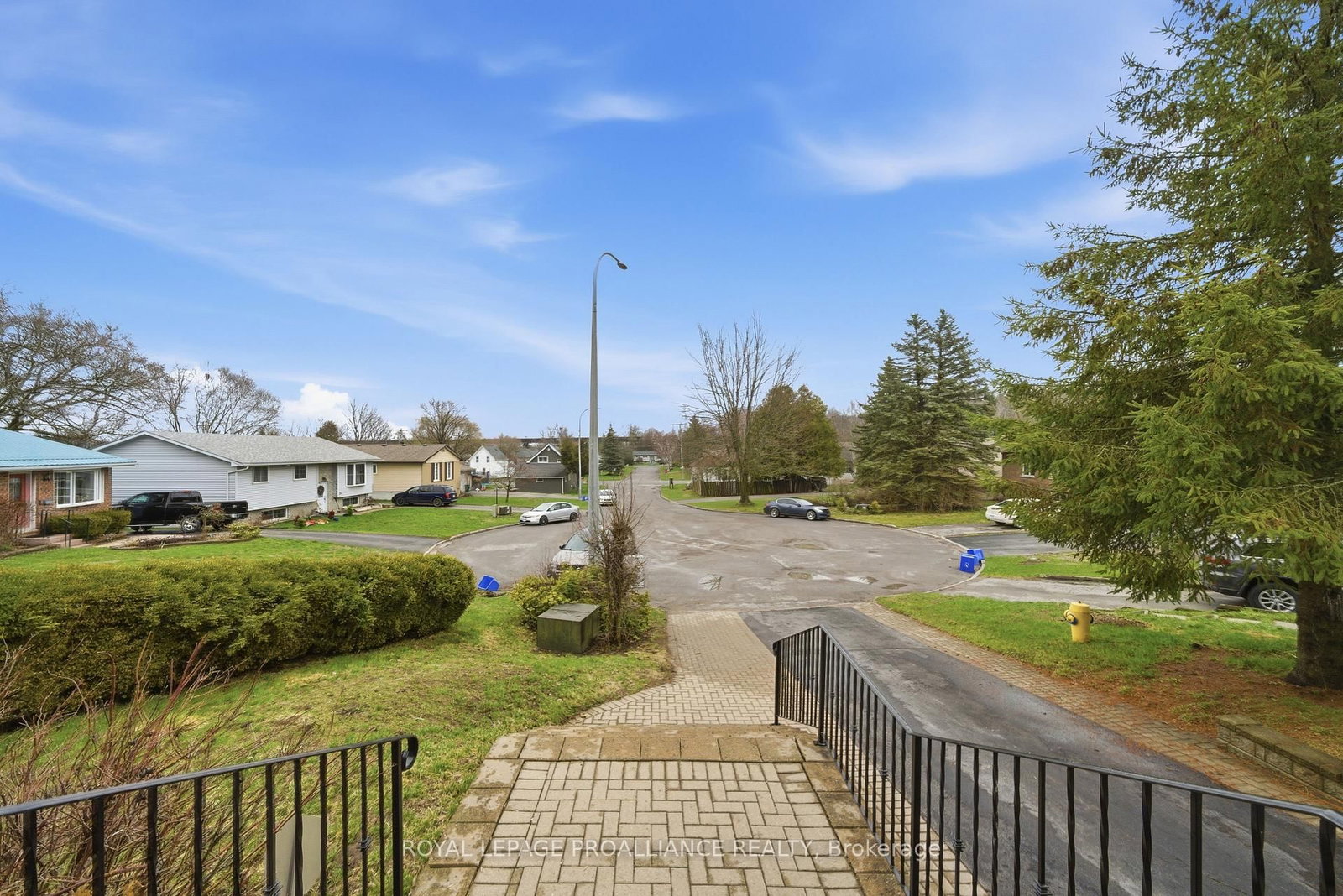 Detached House for sale at 19 Allore Avenue, Quinte West, Ontario, K8V 6K2 - Trenton Ward - MLS: X13005270