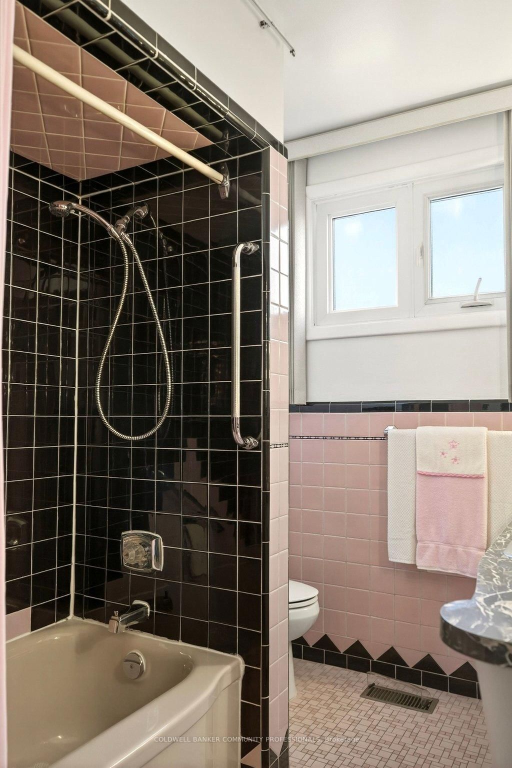 92 Reid Avenue S - Photo 29