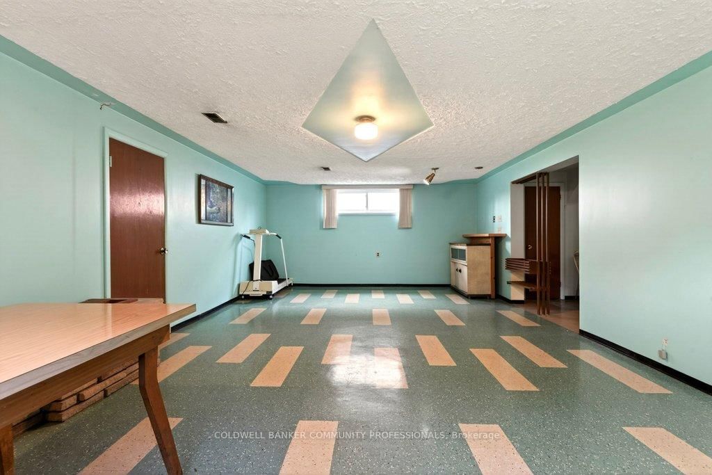 92 Reid Avenue S - Photo 37