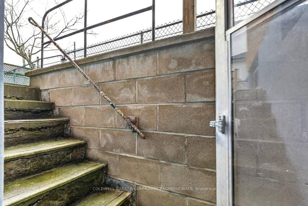 92 Reid Avenue S - Photo 45