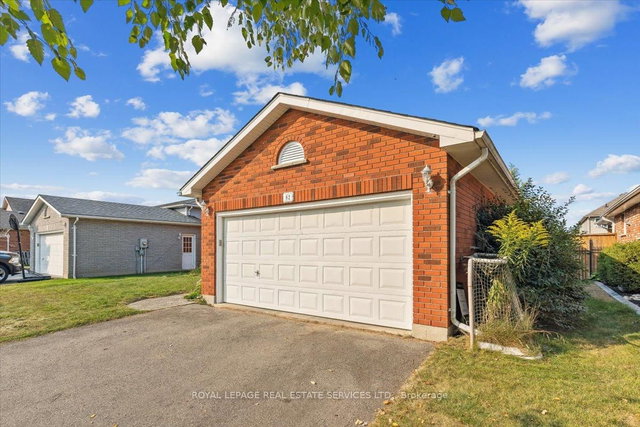 82 Whitlaw Way
