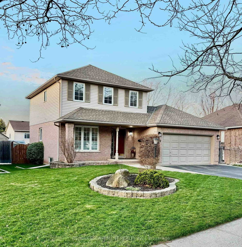 39 Colonial Cres, Grimsby, L3M 5H3 | Image 2