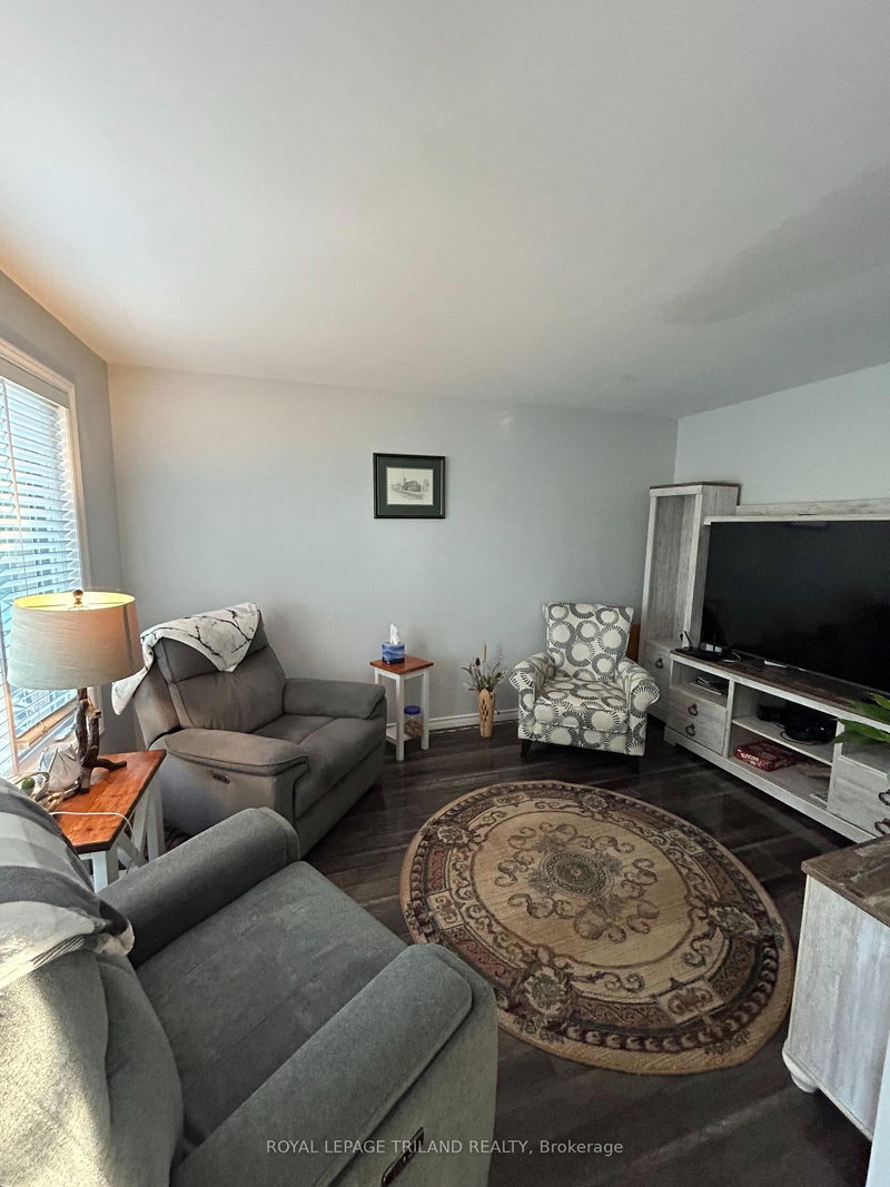 A - 55 Sunrise Crt, London East, N5V 4V5 | Image 2