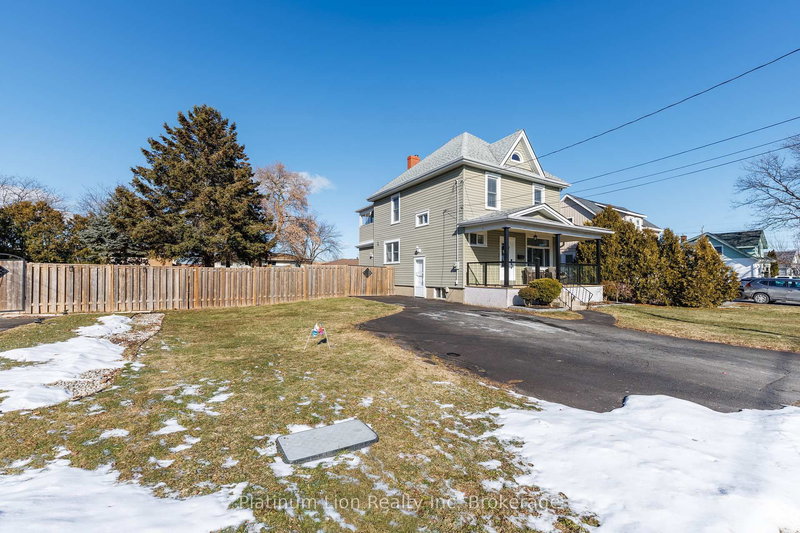 11 Fairview Rd, Grimsby, L3M 3L1 | Image 2