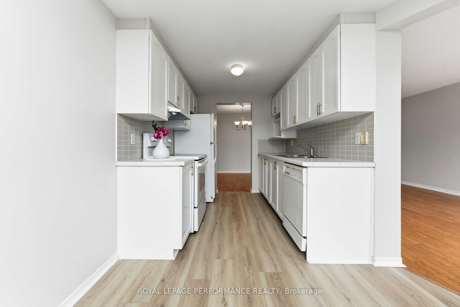 Townhouse for sale at 640 Louis Toscano Drive, Ottawa, Ontario, K4A 0B3 - Avalon East - MLS: X13006106