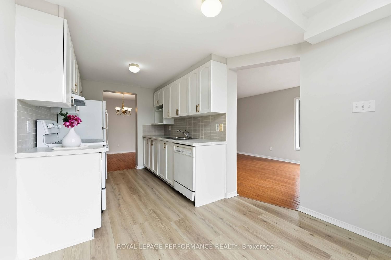 Townhouse for sale at 640 Louis Toscano Drive, Ottawa, Ontario, K4A 0B3 - Avalon East - MLS: X13006106