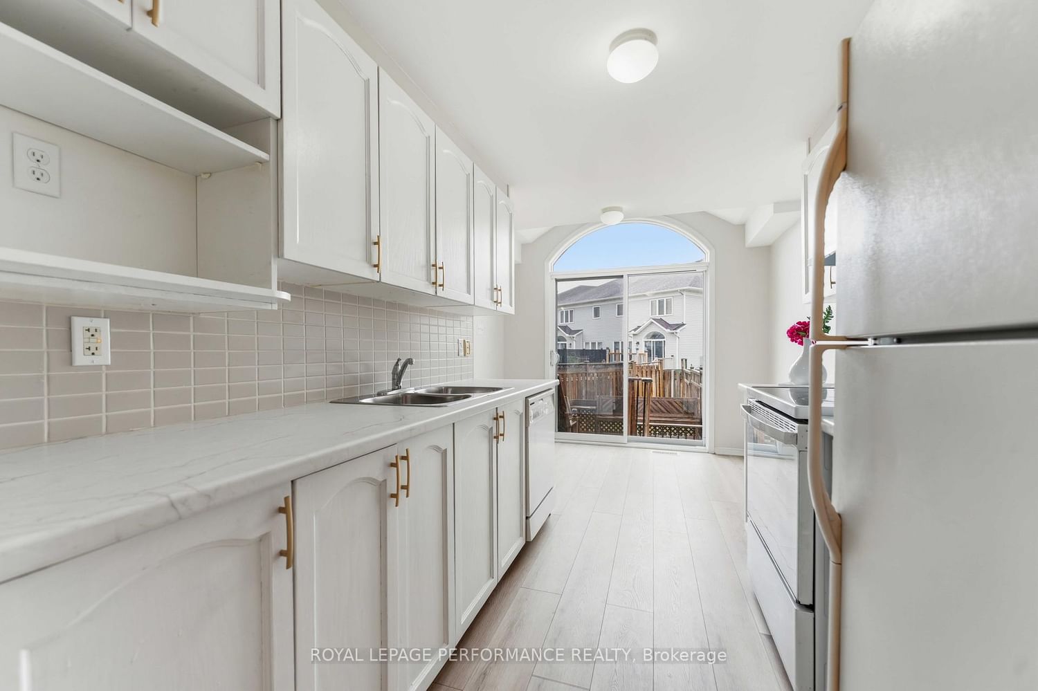 Townhouse for sale at 640 Louis Toscano Drive, Ottawa, Ontario, K4A 0B3 - Avalon East - MLS: X13006106