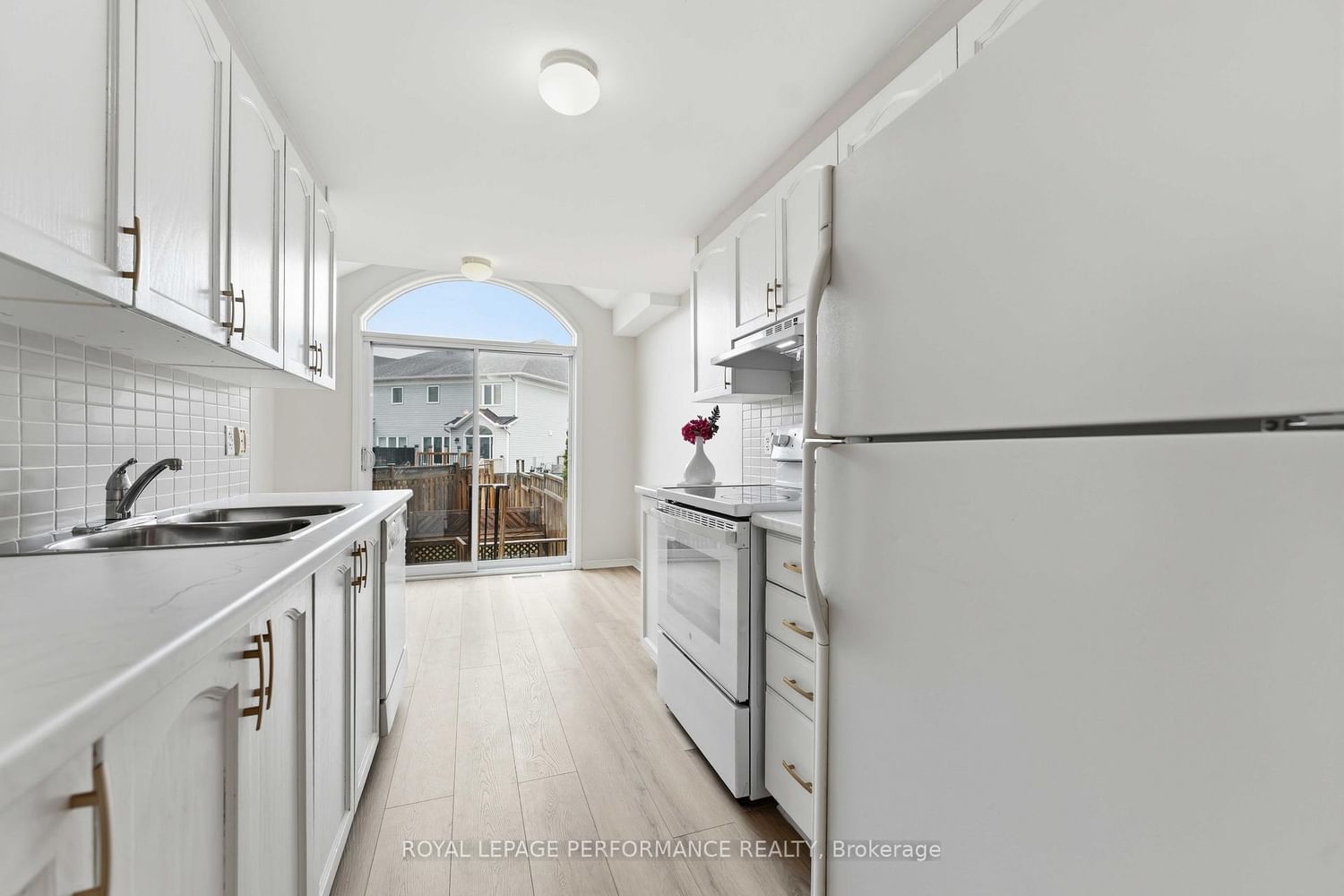 Townhouse for sale at 640 Louis Toscano Drive, Ottawa, Ontario, K4A 0B3 - Avalon East - MLS: X13006106