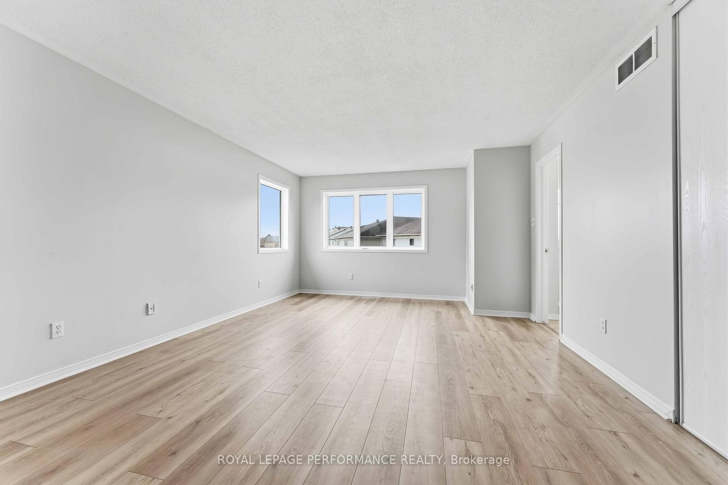 Townhouse for sale at 640 Louis Toscano Drive, Ottawa, Ontario, K4A 0B3 - Avalon East - MLS: X13006106