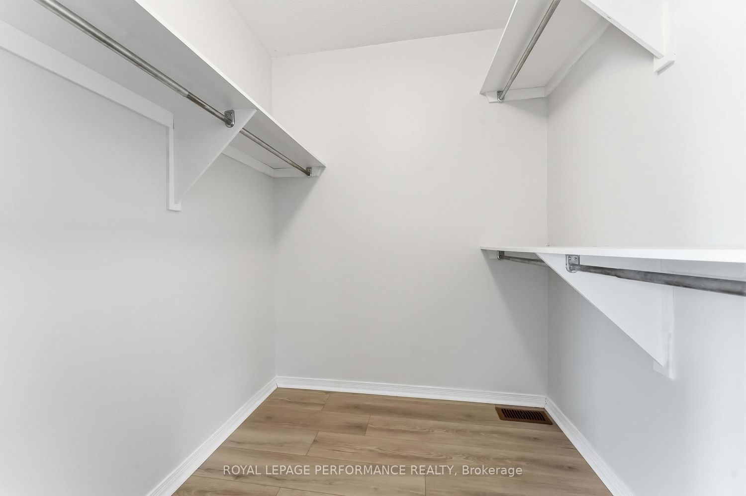 Townhouse for sale at 640 Louis Toscano Drive, Ottawa, Ontario, K4A 0B3 - Avalon East - MLS: X13006106