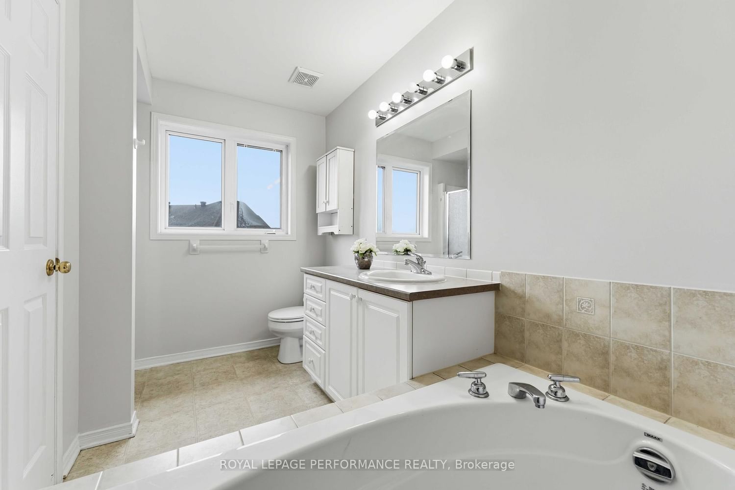 Townhouse for sale at 640 Louis Toscano Drive, Ottawa, Ontario, K4A 0B3 - Avalon East - MLS: X13006106