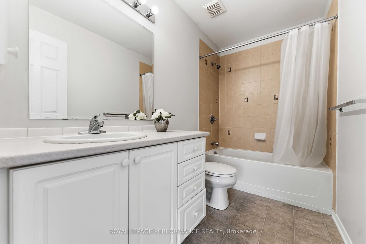 Townhouse for sale at 640 Louis Toscano Drive, Ottawa, Ontario, K4A 0B3 - Avalon East - MLS: X13006106