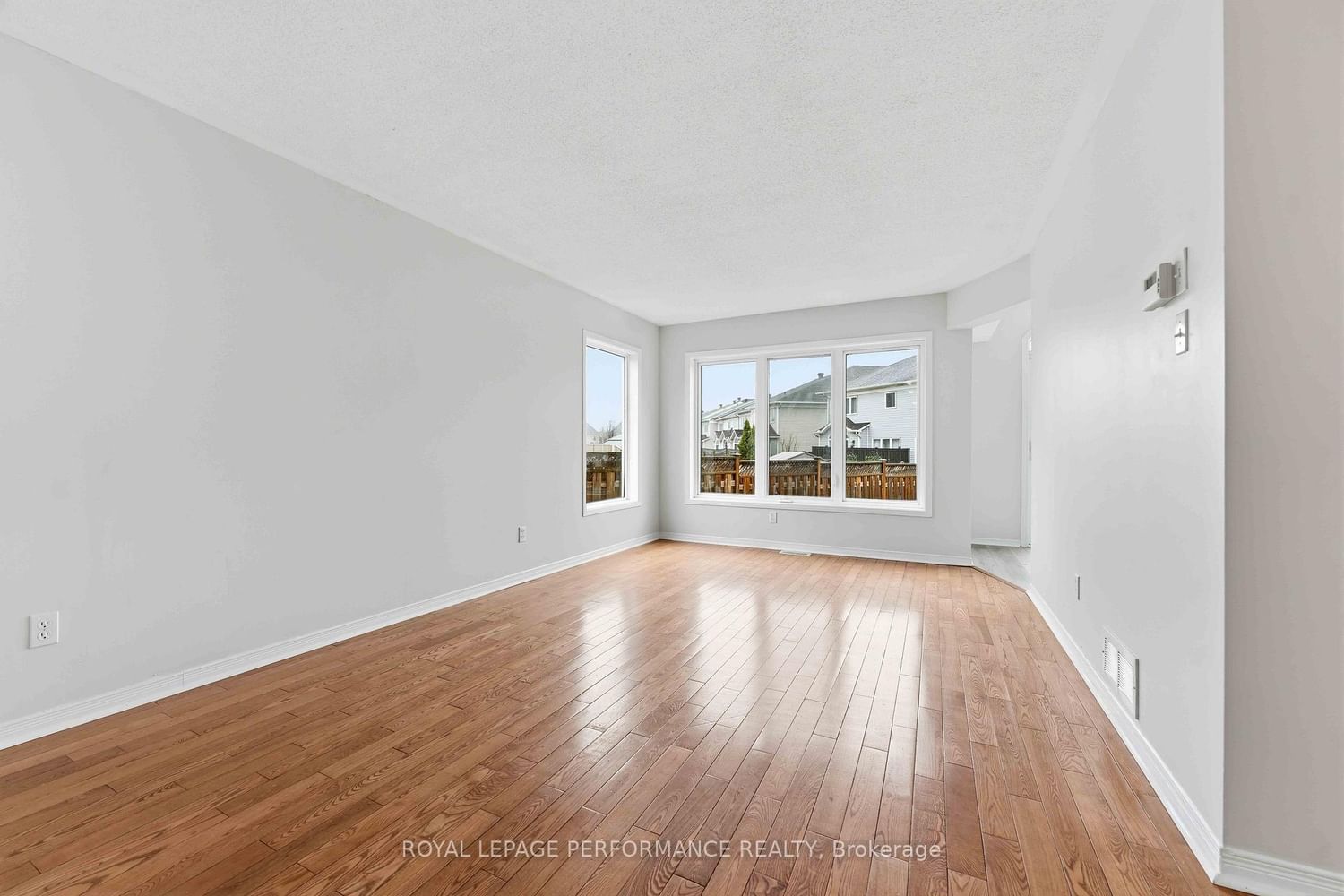 Townhouse for sale at 640 Louis Toscano Drive, Ottawa, Ontario, K4A 0B3 - Avalon East - MLS: X13006106