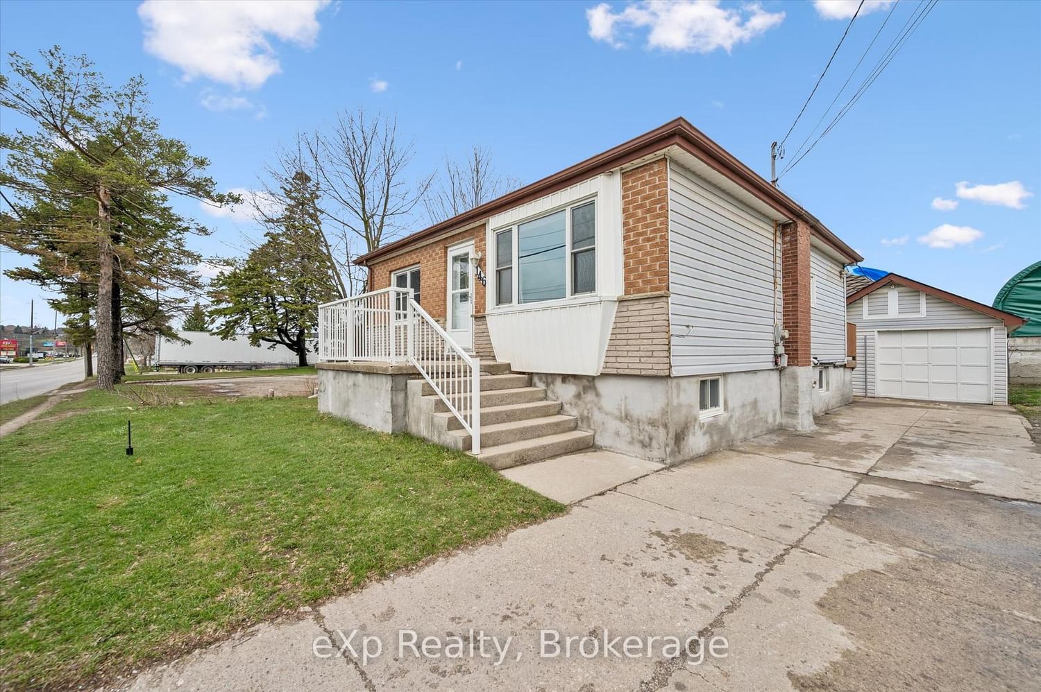 Listing photo 2