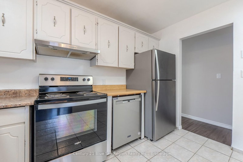 862 Lakeshore Dr, North Bay, P1A 2G8 | Image 3