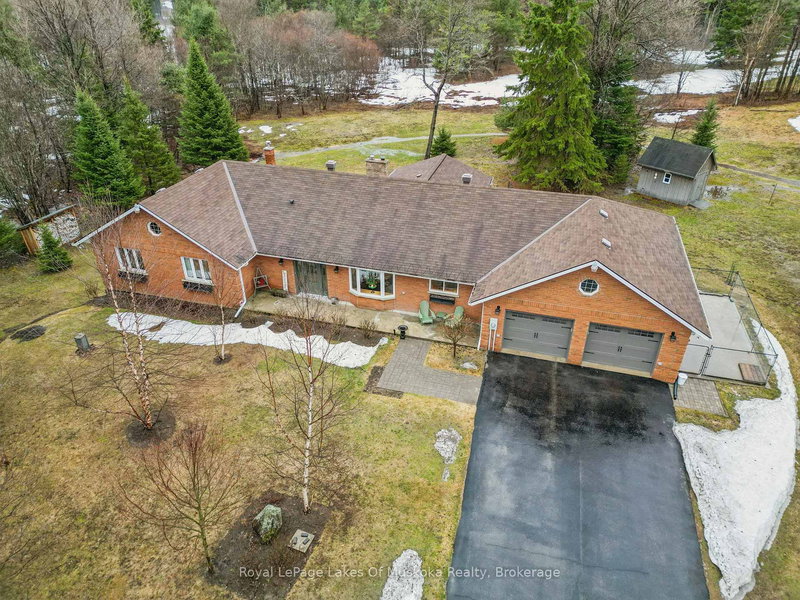 87 Laneige Ave, Huntsville, P0B 1L0 | Image 2