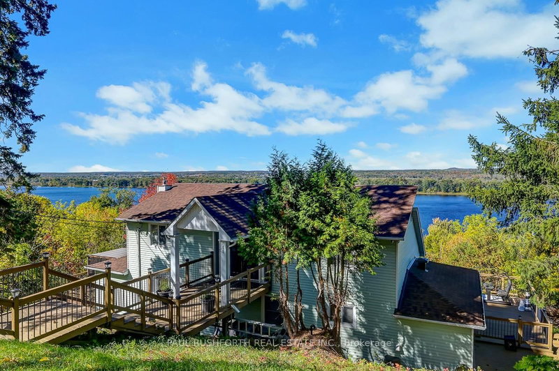 1565 Lilac Lane, Ottawa, K4C 1C4 | Image 2