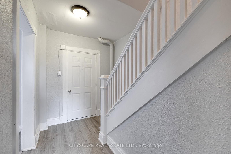 B - 61 Eby St S, Kitchener, N2G 3K9 | Image 3