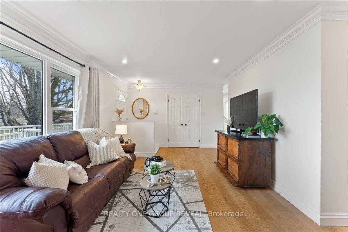 Detached House for sale at 376 Bellevue Street, Peterborough, Ontario, K9H 5G2 - Northcrest Ward 5 - MLS: X13006334