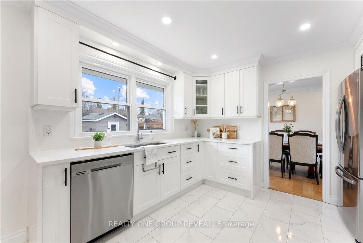 Detached House for sale at 376 Bellevue Street, Peterborough, Ontario, K9H 5G2 - Northcrest Ward 5 - MLS: X13006334