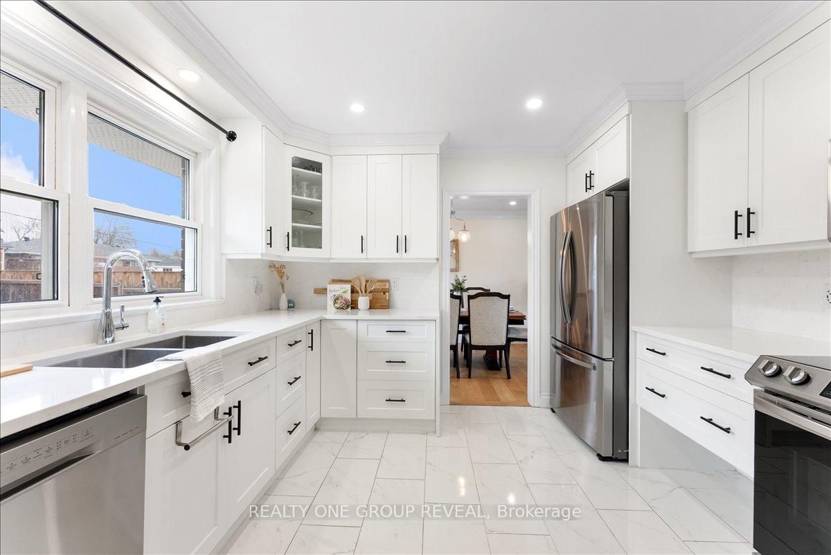 Detached House for sale at 376 Bellevue Street, Peterborough, Ontario, K9H 5G2 - Northcrest Ward 5 - MLS: X13006334