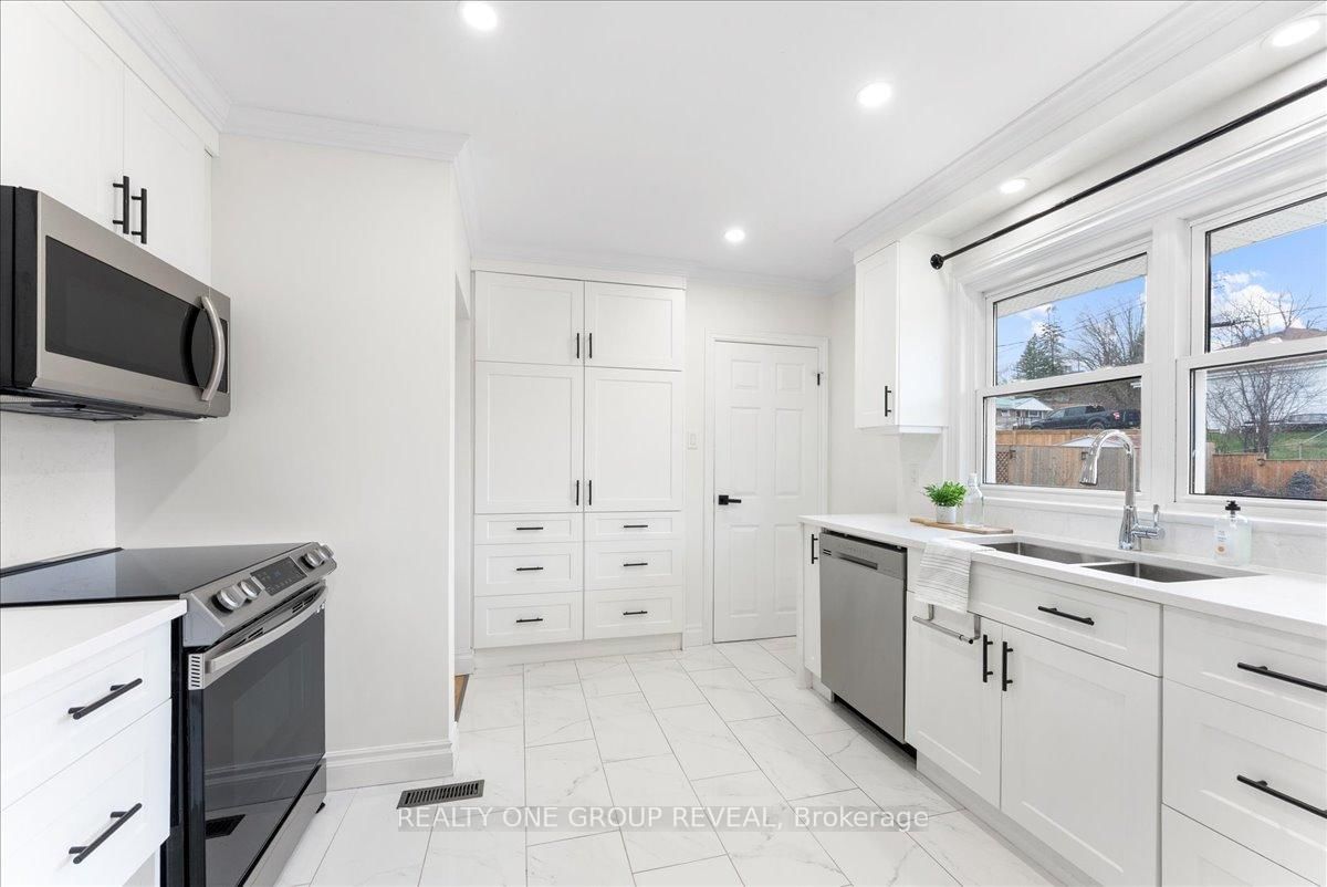 Detached House for sale at 376 Bellevue Street, Peterborough, Ontario, K9H 5G2 - Northcrest Ward 5 - MLS: X13006334