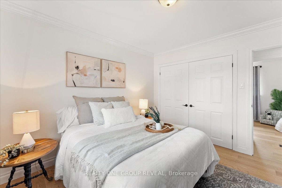 Detached House for sale at 376 Bellevue Street, Peterborough, Ontario, K9H 5G2 - Northcrest Ward 5 - MLS: X13006334