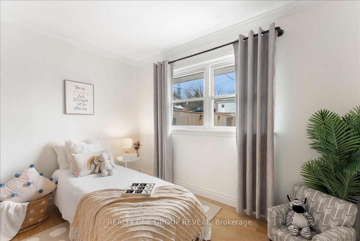 Detached House for sale at 376 Bellevue Street, Peterborough, Ontario, K9H 5G2 - Northcrest Ward 5 - MLS: X13006334