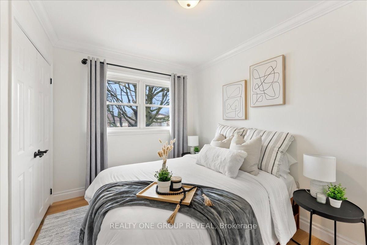 Detached House for sale at 376 Bellevue Street, Peterborough, Ontario, K9H 5G2 - Northcrest Ward 5 - MLS: X13006334