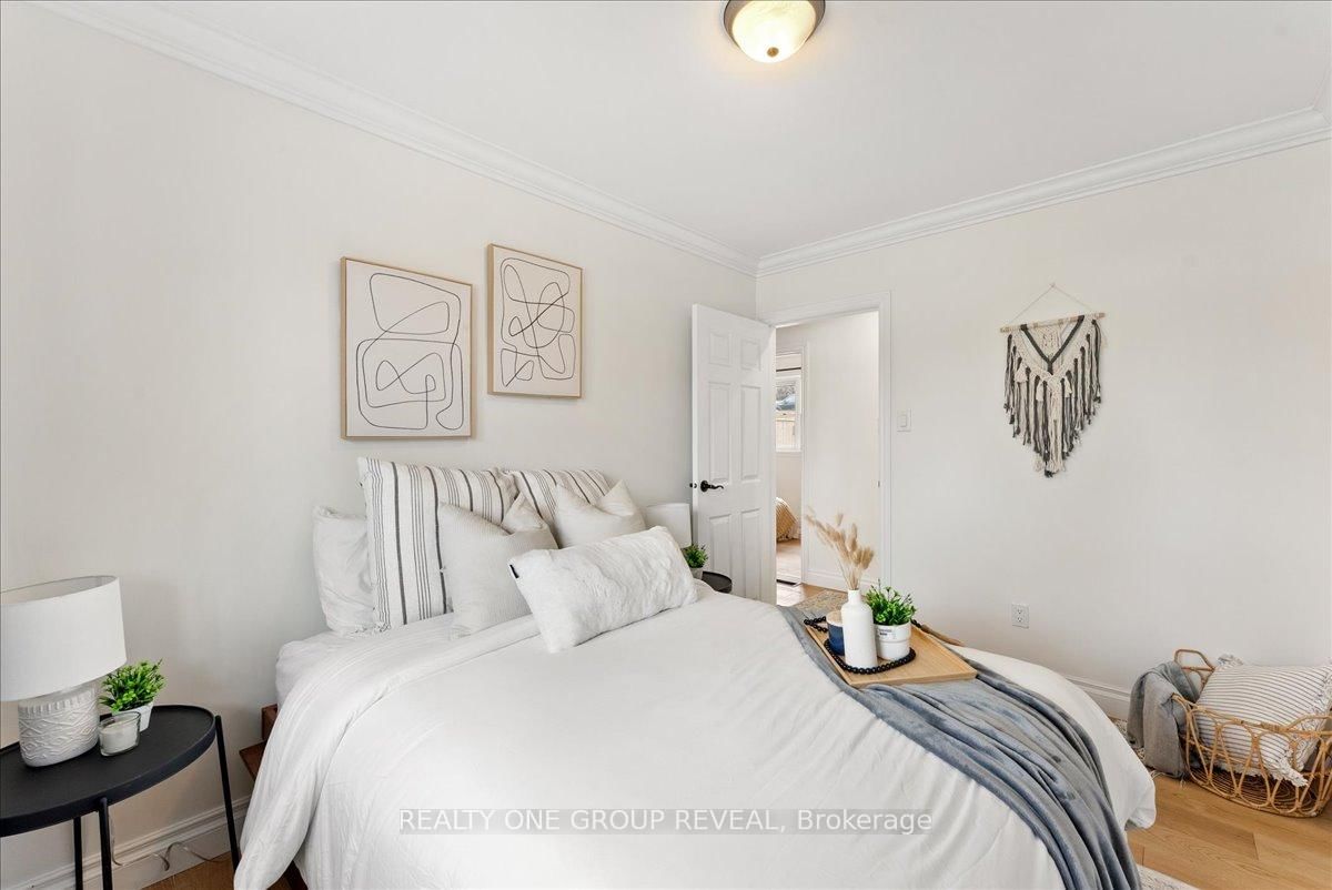 Detached House for sale at 376 Bellevue Street, Peterborough, Ontario, K9H 5G2 - Northcrest Ward 5 - MLS: X13006334