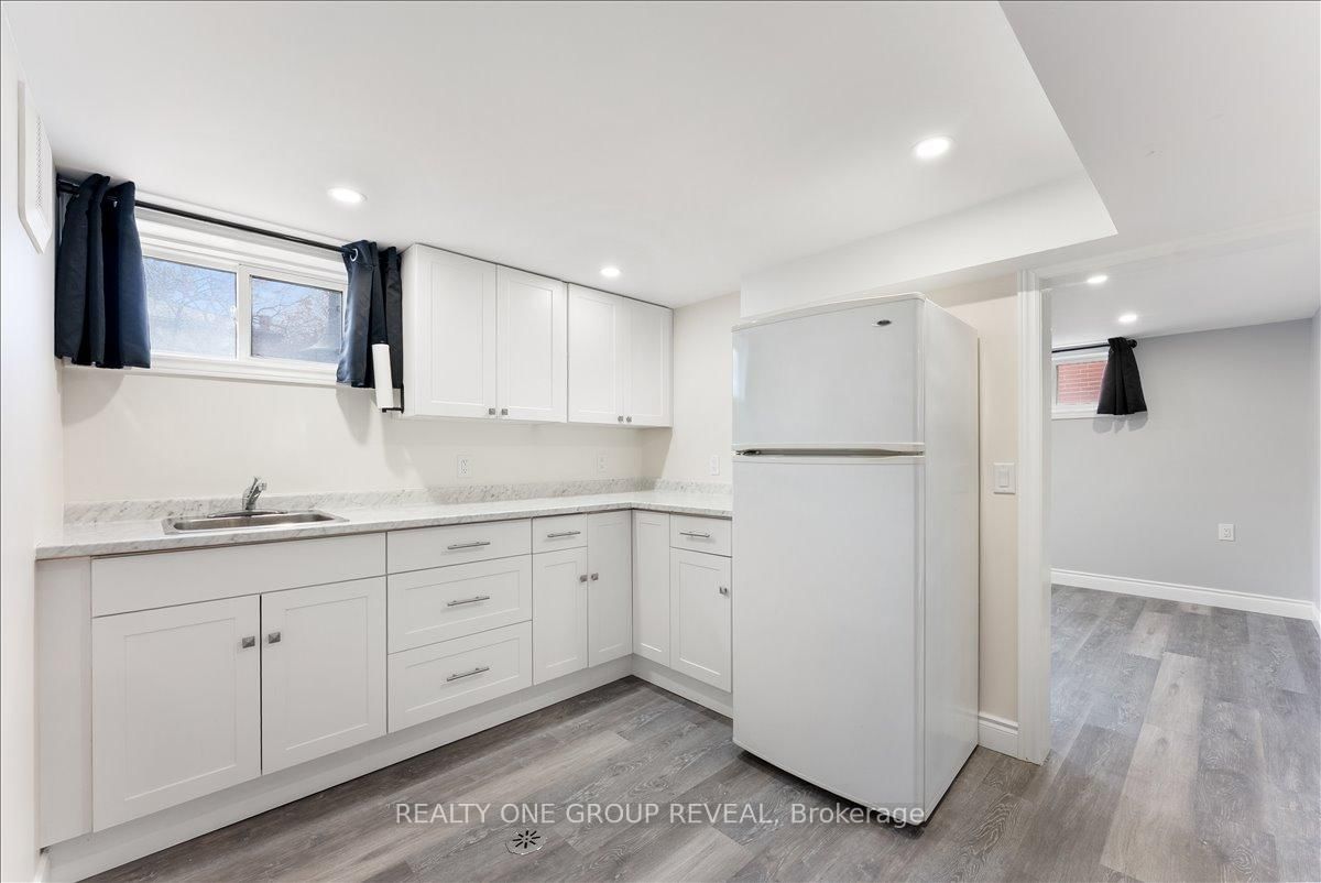 Detached House for sale at 376 Bellevue Street, Peterborough, Ontario, K9H 5G2 - Northcrest Ward 5 - MLS: X13006334