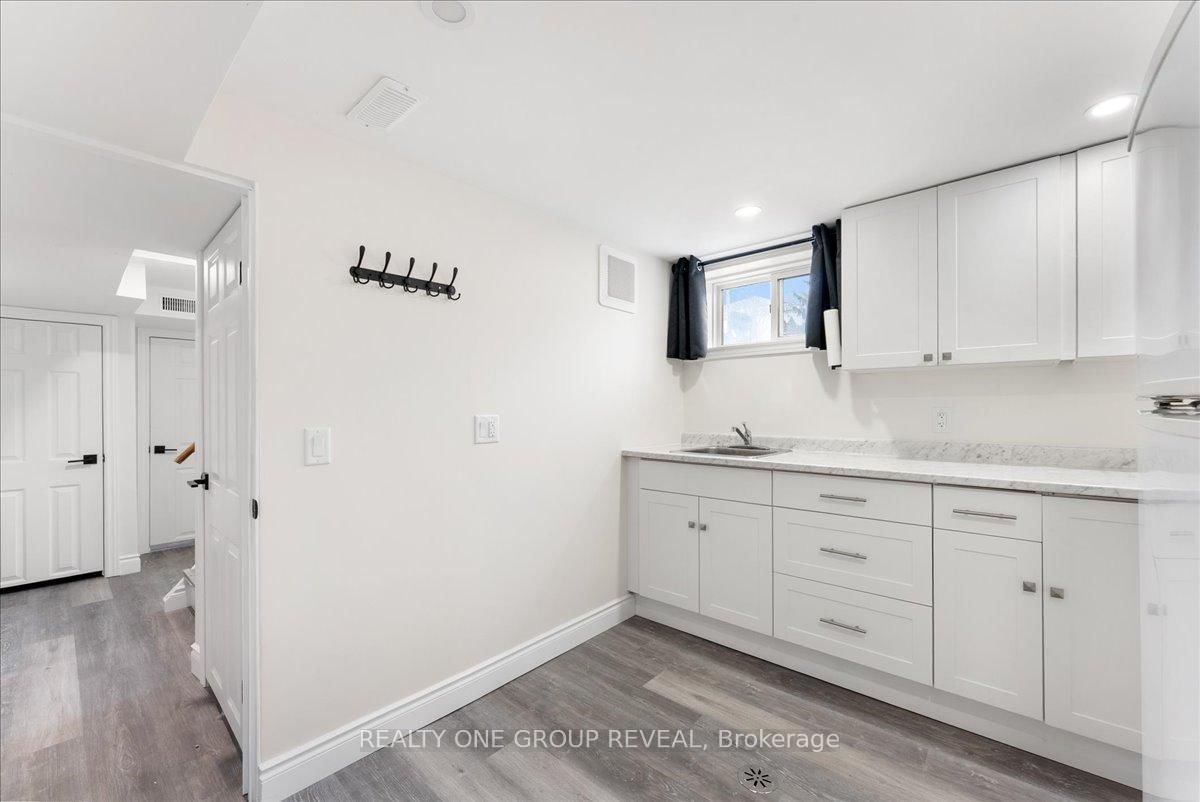 Detached House for sale at 376 Bellevue Street, Peterborough, Ontario, K9H 5G2 - Northcrest Ward 5 - MLS: X13006334