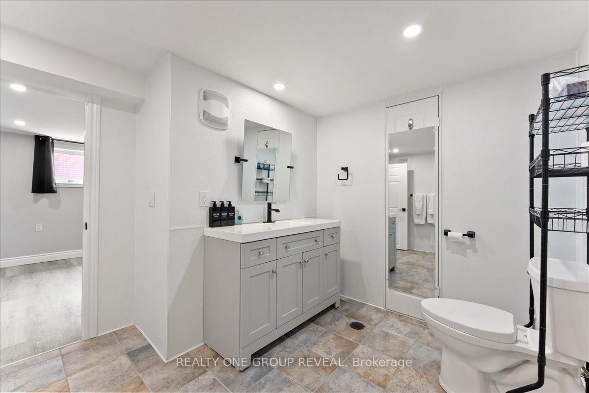 Detached House for sale at 376 Bellevue Street, Peterborough, Ontario, K9H 5G2 - Northcrest Ward 5 - MLS: X13006334