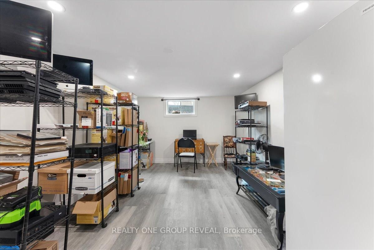 Detached House for sale at 376 Bellevue Street, Peterborough, Ontario, K9H 5G2 - Northcrest Ward 5 - MLS: X13006334