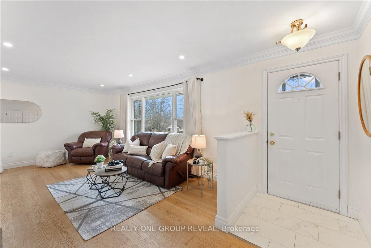 Detached House for sale at 376 Bellevue Street, Peterborough, Ontario, K9H 5G2 - Northcrest Ward 5 - MLS: X13006334