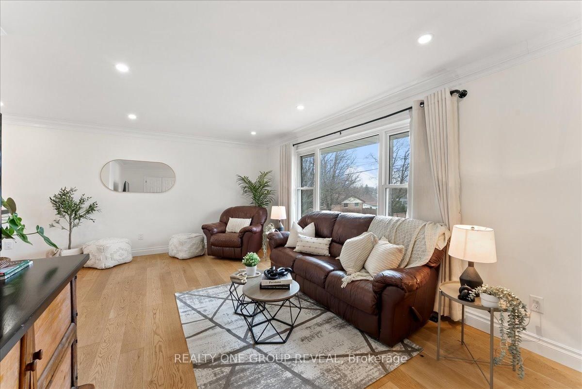 Detached House for sale at 376 Bellevue Street, Peterborough, Ontario, K9H 5G2 - Northcrest Ward 5 - MLS: X13006334