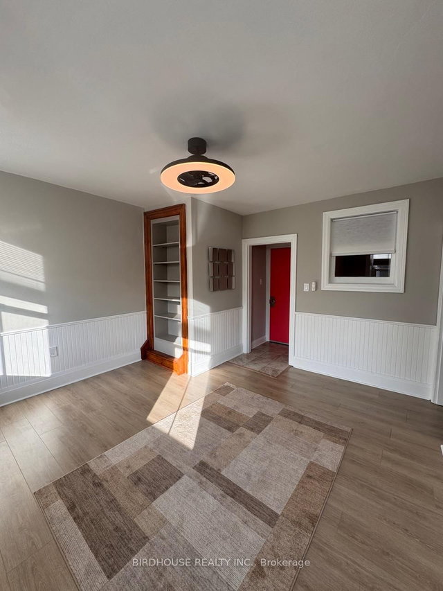 #1 - 134 Kent Street W