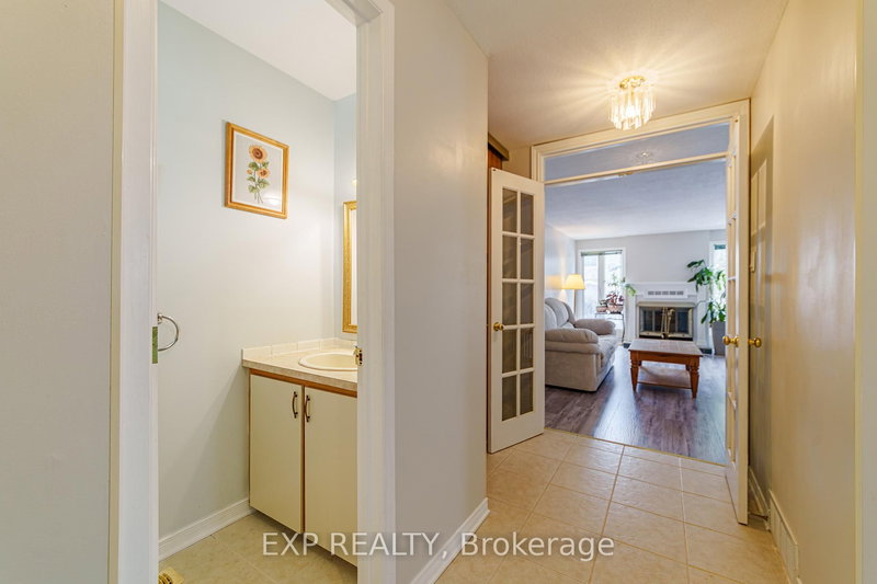 31 Coolspring Cres, Ottawa, K2E 7M9 | Image 3