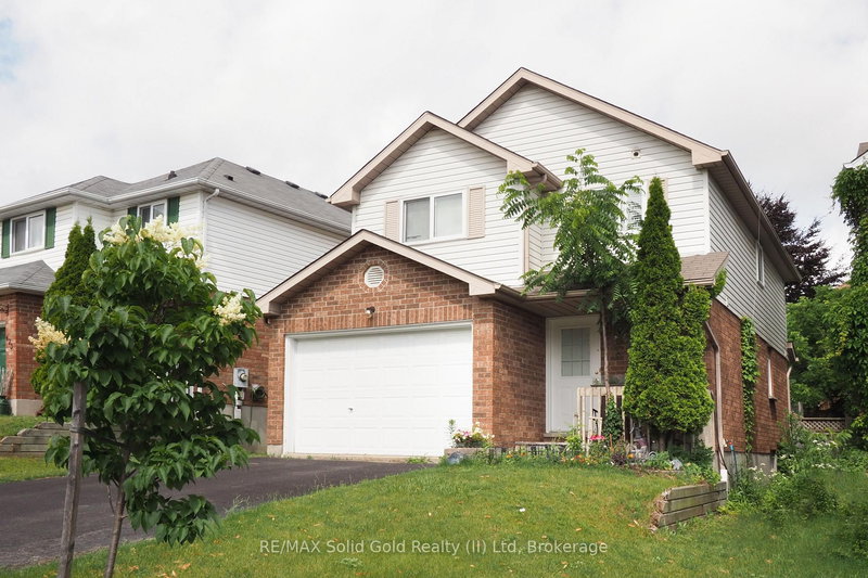 429 Exmoor St, Waterloo, N2K 3X5 | Image 2