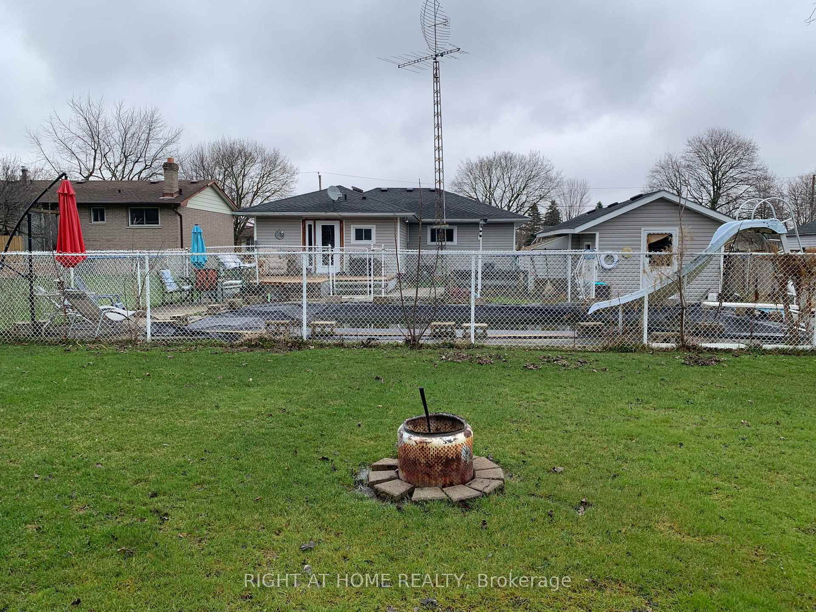 176 KING Street • Southwest Middlesex, ON photo 9