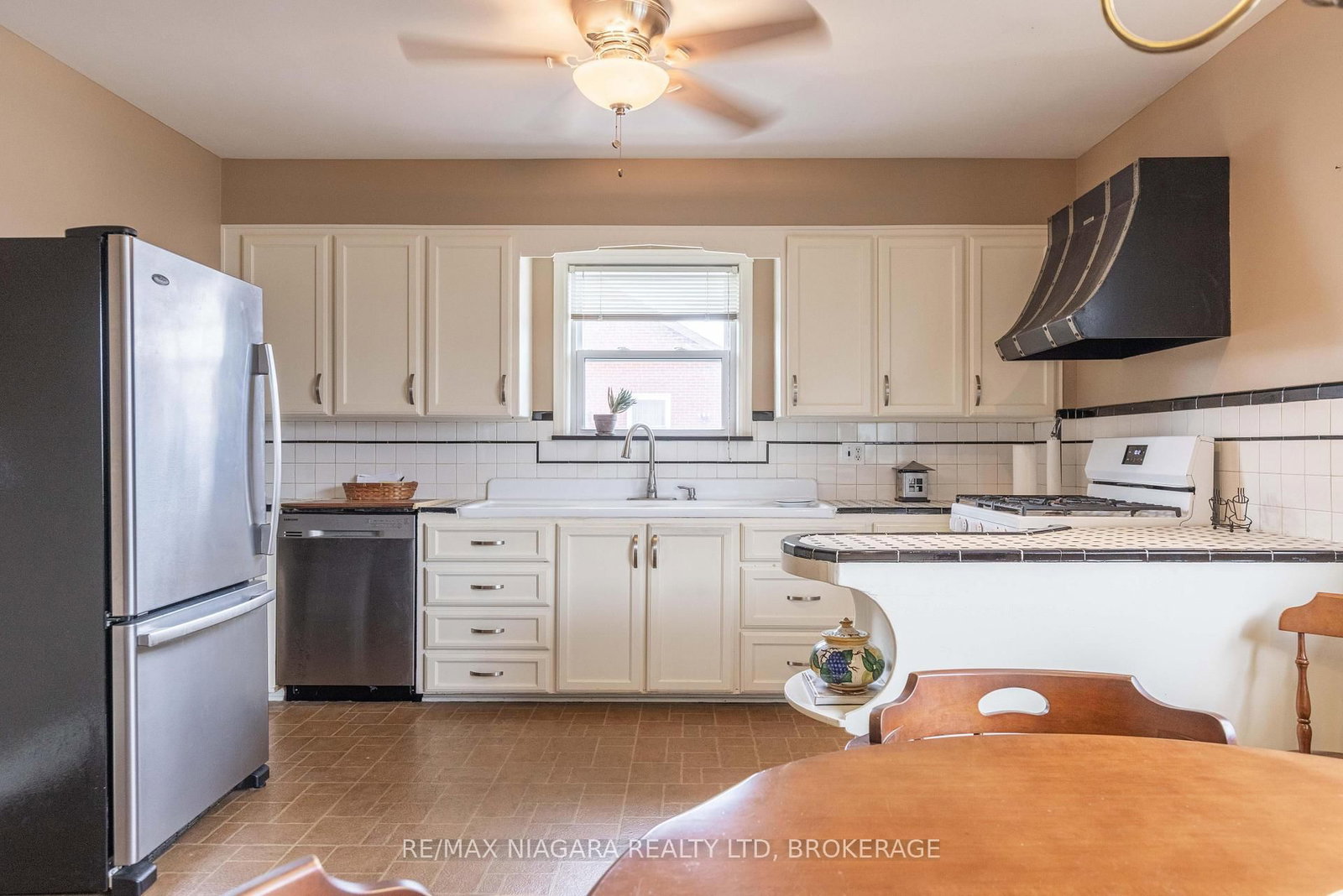 Detached House for sale at 129 Idylewylde Street, Fort Erie, Ontario, L2A 2L2 - Central - MLS: X13007276