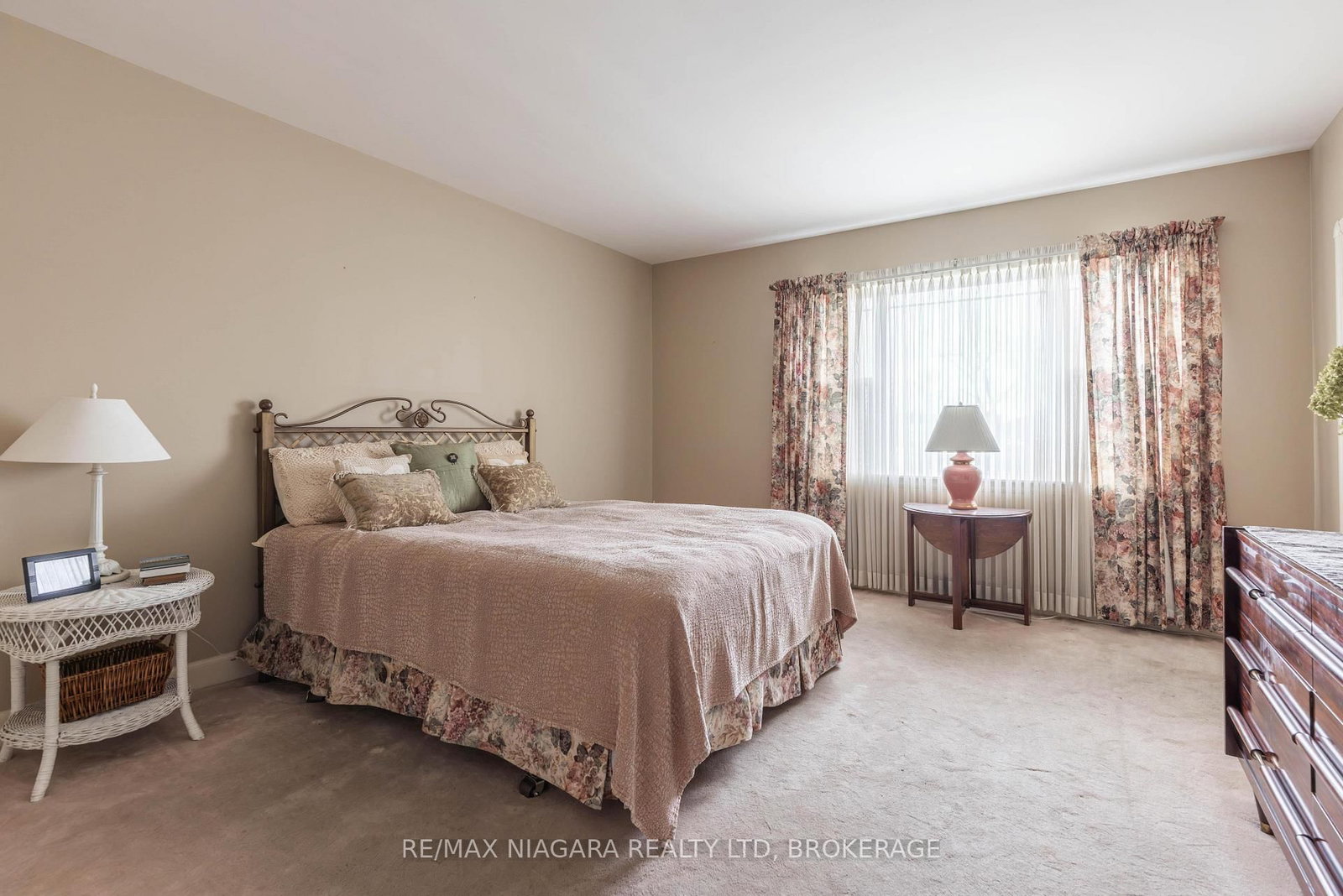 Detached House for sale at 129 Idylewylde Street, Fort Erie, Ontario, L2A 2L2 - Central - MLS: X13007276