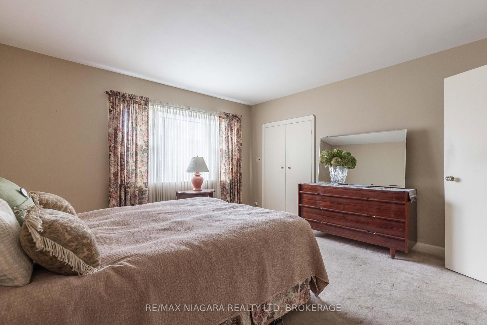 Detached House for sale at 129 Idylewylde Street, Fort Erie, Ontario, L2A 2L2 - Central - MLS: X13007276