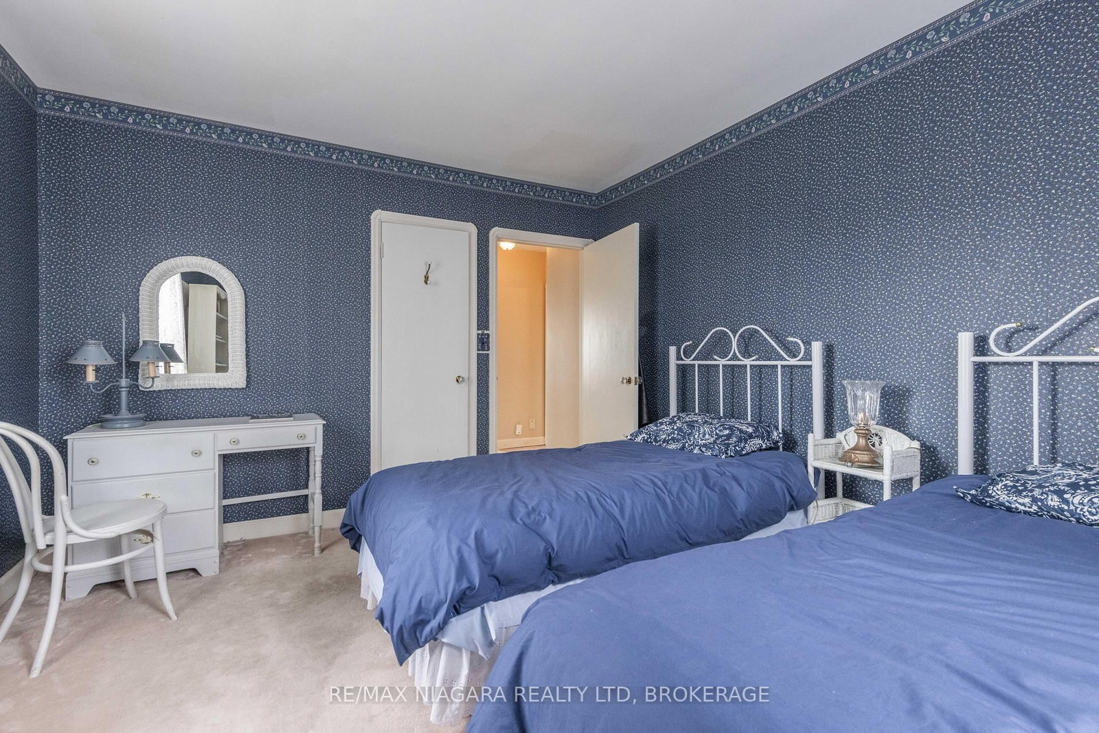 Detached House for sale at 129 Idylewylde Street, Fort Erie, Ontario, L2A 2L2 - Central - MLS: X13007276