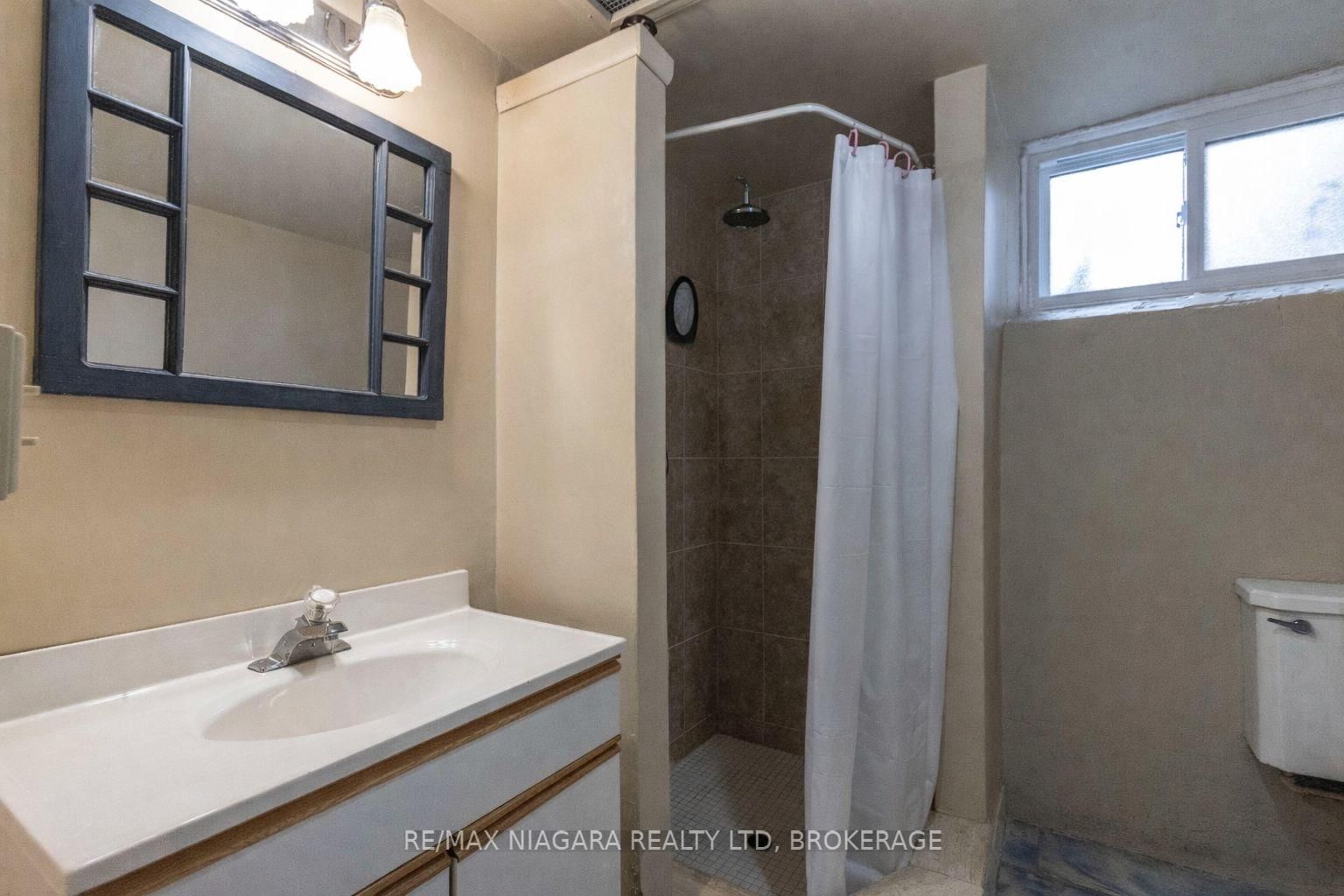 Detached House for sale at 129 Idylewylde Street, Fort Erie, Ontario, L2A 2L2 - Central - MLS: X13007276