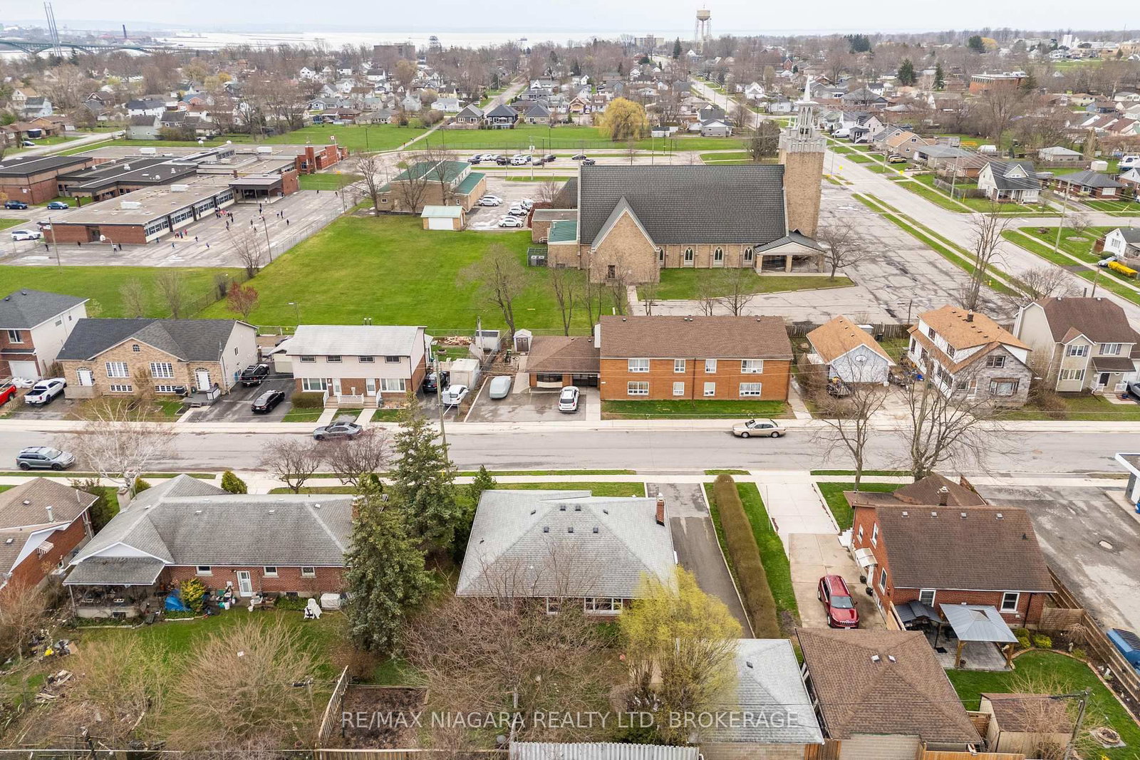 Detached House for sale at 129 Idylewylde Street, Fort Erie, Ontario, L2A 2L2 - Central - MLS: X13007276