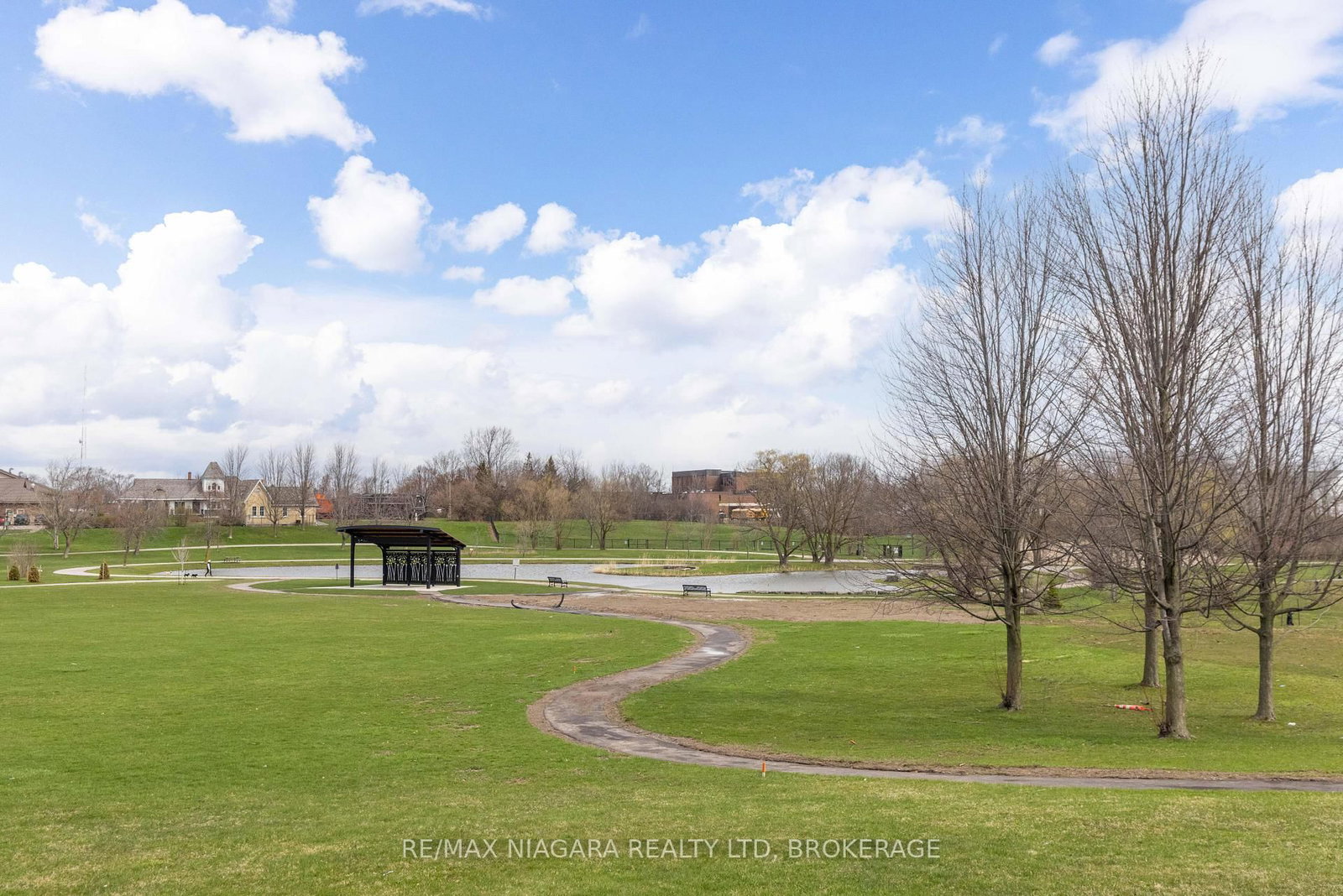 Detached House for sale at 129 Idylewylde Street, Fort Erie, Ontario, L2A 2L2 - Central - MLS: X13007276