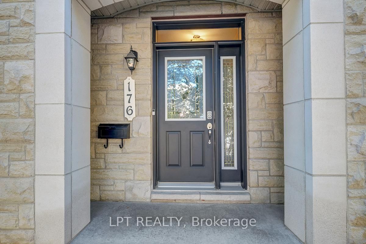 176 Lanark Avenue - Photo 2